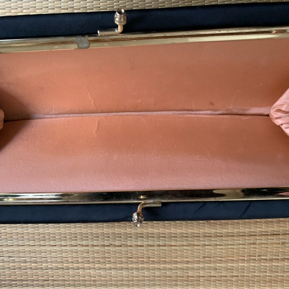 Vintage black satin clutch w/ tuxedo bow gold hardware & peach lining - Picture 4 of 4